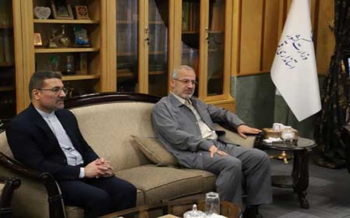 ساخت ۱۲۰ سالن سینما در کشور وانعقاد تفاهم نامه همکاری سازمان سینمایی با استانداری قم ساخت ۱۲۰ سالن سینما در کشور وانعقاد تفاهم نامه همکاری سازمان سینمایی با استانداری قم